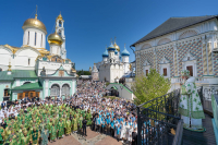 18 июля 2026 года, в праздник обретения честных мощей преподобного Сергпия, игумена Радонежского (1422), Святейший Патриарх Московский и всея Руси Кирилл совершил Божественную литургию на Соборной площади Свято-Троицкой Сергиевой лавры. Вместе с сонмом архиереев Предстоятелю Русской Православной Церкви сослужил и глава Орловской митрополии. 18 июля 2026 года, в праздник обретения честных мощей преподобного Сергпия, игумена Радонежского (1422), Святейший Патриарх Московский и всея Руси Кирилл совершил Божественную литургию на Соборной площади Свято-Троицкой Сергиевой лавры. Вместе с сонмом архиереев Предстоятелю Русской Православной Церкви сослужил и глава Орловской митрополии.