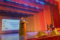 Настоятель Покровского храма поздравил выпускников медицинского колледжа Настоятель Покровского храма поздравил выпускников медицинского колледжа