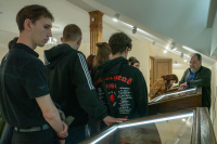 Встреча учащихся школы №52 города Орла с председателем Молодежного отдела Орловской епархии священником Дионисием Костомаровым и заведующим епархиальным музеем Романом Комраковым в рамках проекта «Диалог со священником». 16 мая 2026 года
