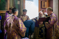 В день праздника Изнесения Честных Древ Животворящего Креста Господня и Всемилостивому Спасу и Пресвятой Богородице, митрополит Орловский и Болховский Тихон возглавил Божественную литургию в Свято-Троицком храме города Орла. 14 августа 2026 года В день праздника Изнесения Честных Древ Животворящего Креста Господня и Всемилостивому Спасу и Пресвятой Богородице, митрополит Орловский и Болховский Тихон возглавил Божественную литургию в Свято-Троицком храме города Орла. 14 августа 2026 года