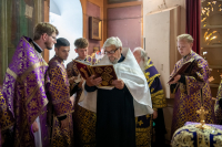 В день праздника Изнесения Честных Древ Животворящего Креста Господня и Всемилостивому Спасу и Пресвятой Богородице, митрополит Орловский и Болховский Тихон возглавил Божественную литургию в Свято-Троицком храме города Орла. 14 августа 2026 года В день праздника Изнесения Честных Древ Животворящего Креста Господня и Всемилостивому Спасу и Пресвятой Богородице, митрополит Орловский и Болховский Тихон возглавил Божественную литургию в Свято-Троицком храме города Орла. 14 августа 2026 года
