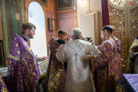 В день праздника Изнесения Честных Древ Животворящего Креста Господня и Всемилостивому Спасу и Пресвятой Богородице, митрополит Орловский и Болховский Тихон возглавил Божественную литургию в Свято-Троицком храме города Орла. 14 августа 2026 года В день праздника Изнесения Честных Древ Животворящего Креста Господня и Всемилостивому Спасу и Пресвятой Богородице, митрополит Орловский и Болховский Тихон возглавил Божественную литургию в Свято-Троицком храме города Орла. 14 августа 2026 года