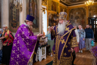 В день праздника Изнесения Честных Древ Животворящего Креста Господня и Всемилостивому Спасу и Пресвятой Богородице, митрополит Орловский и Болховский Тихон возглавил Божественную литургию в Свято-Троицком храме города Орла. 14 августа 2026 года В день праздника Изнесения Честных Древ Животворящего Креста Господня и Всемилостивому Спасу и Пресвятой Богородице, митрополит Орловский и Болховский Тихон возглавил Божественную литургию в Свято-Троицком храме города Орла. 14 августа 2026 года