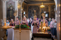В день праздника Изнесения Честных Древ Животворящего Креста Господня и Всемилостивому Спасу и Пресвятой Богородице, митрополит Орловский и Болховский Тихон возглавил Божественную литургию в Свято-Троицком храме города Орла. 14 августа 2026 года В день праздника Изнесения Честных Древ Животворящего Креста Господня и Всемилостивому Спасу и Пресвятой Богородице, митрополит Орловский и Болховский Тихон возглавил Божественную литургию в Свято-Троицком храме города Орла. 14 августа 2026 года