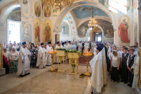 В праздник Вознесения Господня, в день памяти Апостола и евангелиста Иоанна Богослова, митрополит Орловский и Болховский Тихон возглавил Божественную литургию в Богоявленском соборе города Орла, за которой был совершен чин прославления святого праведного Афанасия, Христа ради юродивого, исповедника. 21 мая 2026 года, г.Орел В праздник Вознесения Господня, в день памяти Апостола и евангелиста Иоанна Богослова, митрополит Орловский и Болховский Тихон возглавил Божественную литургию в Богоявленском соборе города Орла, за которой был совершен чин прославления святого праведного Афанасия, Христа ради юродивого, исповедника. 21 мая 2026 года, г.Орел