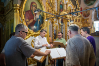 В праздник Вознесения Господня, в день памяти Апостола и евангелиста Иоанна Богослова, митрополит Орловский и Болховский Тихон возглавил Божественную литургию в Богоявленском соборе города Орла, за которой был совершен чин прославления святого праведного Афанасия, Христа ради юродивого, исповедника. 21 мая 2026 года, г.Орел В праздник Вознесения Господня, в день памяти Апостола и евангелиста Иоанна Богослова, митрополит Орловский и Болховский Тихон возглавил Божественную литургию в Богоявленском соборе города Орла, за которой был совершен чин прославления святого праведного Афанасия, Христа ради юродивого, исповедника. 21 мая 2026 года, г.Орел