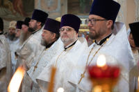 В праздник Вознесения Господня, в день памяти Апостола и евангелиста Иоанна Богослова, митрополит Орловский и Болховский Тихон возглавил Божественную литургию в Богоявленском соборе города Орла, за которой был совершен чин прославления святого праведного Афанасия, Христа ради юродивого, исповедника. 21 мая 2026 года, г.Орел В праздник Вознесения Господня, в день памяти Апостола и евангелиста Иоанна Богослова, митрополит Орловский и Болховский Тихон возглавил Божественную литургию в Богоявленском соборе города Орла, за которой был совершен чин прославления святого праведного Афанасия, Христа ради юродивого, исповедника. 21 мая 2026 года, г.Орел