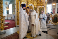 В праздник Вознесения Господня, в день памяти Апостола и евангелиста Иоанна Богослова, митрополит Орловский и Болховский Тихон возглавил Божественную литургию в Богоявленском соборе города Орла, за которой был совершен чин прославления святого праведного Афанасия, Христа ради юродивого, исповедника. 21 мая 2026 года, г.Орел В праздник Вознесения Господня, в день памяти Апостола и евангелиста Иоанна Богослова, митрополит Орловский и Болховский Тихон возглавил Божественную литургию в Богоявленском соборе города Орла, за которой был совершен чин прославления святого праведного Афанасия, Христа ради юродивого, исповедника. 21 мая 2026 года, г.Орел