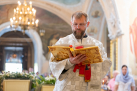В праздник Вознесения Господня, в день памяти Апостола и евангелиста Иоанна Богослова, митрополит Орловский и Болховский Тихон возглавил Божественную литургию в Богоявленском соборе города Орла, за которой был совершен чин прославления святого праведного Афанасия, Христа ради юродивого, исповедника. 21 мая 2026 года, г.Орел В праздник Вознесения Господня, в день памяти Апостола и евангелиста Иоанна Богослова, митрополит Орловский и Болховский Тихон возглавил Божественную литургию в Богоявленском соборе города Орла, за которой был совершен чин прославления святого праведного Афанасия, Христа ради юродивого, исповедника. 21 мая 2026 года, г.Орел