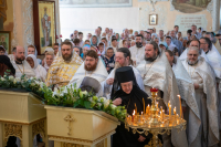 В праздник Вознесения Господня, в день памяти Апостола и евангелиста Иоанна Богослова, митрополит Орловский и Болховский Тихон возглавил Божественную литургию в Богоявленском соборе города Орла, за которой был совершен чин прославления святого праведного Афанасия, Христа ради юродивого, исповедника. 21 мая 2026 года, г.Орел В праздник Вознесения Господня, в день памяти Апостола и евангелиста Иоанна Богослова, митрополит Орловский и Болховский Тихон возглавил Божественную литургию в Богоявленском соборе города Орла, за которой был совершен чин прославления святого праведного Афанасия, Христа ради юродивого, исповедника. 21 мая 2026 года, г.Орел