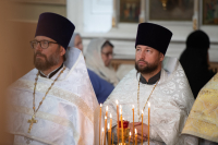 В день отдания праздника Преображения Господня и памяти святителя Тихона Задонского, в Ахтырском кафедральном соборе города Орла совершена праздничная Божественная литургия. Митрополит Орловский и Болховский Тихон молитвенно отметил день своего Небесного покровителя — святителя Тихона, епископа Воронежского, Задонского, чудотворца. 26 августа 2026 года В день отдания праздника Преображения Господня и памяти святителя Тихона Задонского, в Ахтырском кафедральном соборе города Орла совершена праздничная Божественная литургия. Митрополит Орловский и Болховский Тихон молитвенно отметил день своего Небесного покровителя — святителя Тихона, епископа Воронежского, Задонского, чудотворца. 26 августа 2026 года