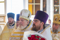 В день отдания праздника Преображения Господня и памяти святителя Тихона Задонского, в Ахтырском кафедральном соборе города Орла совершена праздничная Божественная литургия. Митрополит Орловский и Болховский Тихон молитвенно отметил день своего Небесного покровителя — святителя Тихона, епископа Воронежского, Задонского, чудотворца. 26 августа 2026 года В день отдания праздника Преображения Господня и памяти святителя Тихона Задонского, в Ахтырском кафедральном соборе города Орла совершена праздничная Божественная литургия. Митрополит Орловский и Болховский Тихон молитвенно отметил день своего Небесного покровителя — святителя Тихона, епископа Воронежского, Задонского, чудотворца. 26 августа 2026 года