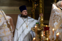 В день отдания праздника Преображения Господня и памяти святителя Тихона Задонского, в Ахтырском кафедральном соборе города Орла совершена праздничная Божественная литургия. Митрополит Орловский и Болховский Тихон молитвенно отметил день своего Небесного покровителя — святителя Тихона, епископа Воронежского, Задонского, чудотворца. 26 августа 2026 года В день отдания праздника Преображения Господня и памяти святителя Тихона Задонского, в Ахтырском кафедральном соборе города Орла совершена праздничная Божественная литургия. Митрополит Орловский и Болховский Тихон молитвенно отметил день своего Небесного покровителя — святителя Тихона, епископа Воронежского, Задонского, чудотворца. 26 августа 2026 года