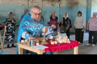 В день празднования Почаевской иконы Божией Матери, благочинный Троснянско-Кромского округа, настоятель Свято-Никольского храма поселка Кромы протоиерей Виктор Титов совершил Божественную литургию в руинированном храме в честь пророка Илии села Апальково. 5 августа 2026 года, Кромской район Орловской области. В день празднования Почаевской иконы Божией Матери, благочинный Троснянско-Кромского округа, настоятель Свято-Никольского храма поселка Кромы протоиерей Виктор Титов совершил Божественную литургию в руинированном храме в честь пророка Илии села Апальково. 5 августа 2026 года, Кромской район Орловской области.