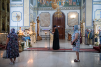 В канун Недели 11-й по Пятидесятнице и празднования Смоленской иконы Божией Матери, именуемой «Одигитрия» («Путеводительница»), митрополит Орловский и Болховский Тихон совершил всенощное бдение в храме Смоленской иконы Божией Матери города Орла. 9 августа 2026 года