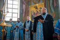 В канун Недели 11-й по Пятидесятнице и празднования Смоленской иконы Божией Матери, именуемой «Одигитрия» («Путеводительница»), митрополит Орловский и Болховский Тихон совершил всенощное бдение в храме Смоленской иконы Божией Матери города Орла. 9 августа 2026 года
