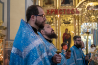 В канун Недели 11-й по Пятидесятнице и празднования Смоленской иконы Божией Матери, именуемой «Одигитрия» («Путеводительница»), митрополит Орловский и Болховский Тихон совершил всенощное бдение в храме Смоленской иконы Божией Матери города Орла. 9 августа 2026 года