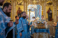 В канун Недели 11-й по Пятидесятнице и празднования Смоленской иконы Божией Матери, именуемой «Одигитрия» («Путеводительница»), митрополит Орловский и Болховский Тихон совершил всенощное бдение в храме Смоленской иконы Божией Матери города Орла. 9 августа 2026 года