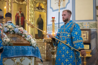 В канун Недели 11-й по Пятидесятнице и празднования Смоленской иконы Божией Матери, именуемой «Одигитрия» («Путеводительница»), митрополит Орловский и Болховский Тихон совершил всенощное бдение в храме Смоленской иконы Божией Матери города Орла. 9 августа 2026 года