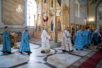 В канун Недели 11-й по Пятидесятнице и празднования Смоленской иконы Божией Матери, именуемой «Одигитрия» («Путеводительница»), митрополит Орловский и Болховский Тихон совершил всенощное бдение в храме Смоленской иконы Божией Матери города Орла. 9 августа 2026 года