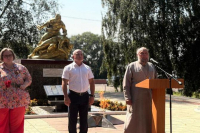 В Кромах почтили память воинов, освободивших поселок от немецко-фашистских захватчиков. 6 августа 2026 года, п.Кромы Кромского района Орловской области.