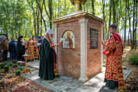 В Скиту Новомучеников и исповедников Российских в Медведевском лесу митрополит Орловский и Болховский Тихон совершил чин освящения часовни, посвященной памяти невинно убиенных. 11 сентября 2026 года, г.Орел