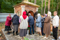 В Скиту Новомучеников и исповедников Российских в Медведевском лесу митрополит Орловский и Болховский Тихон совершил чин освящения часовни, посвященной памяти невинно убиенных. 11 сентября 2026 года, г.Орел