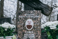 В день памяти святителя Афанасия Великого, митрополит Орловский и Болховский Тихон совершил заупокойную литию на могиле блаженного старца Афанасия Сайко, расположенной на Крестительском кладбище города Орла. 31 января 2025 года.