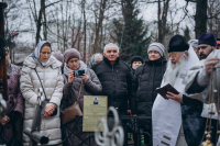 В день памяти святителя Афанасия Великого, митрополит Орловский и Болховский Тихон совершил заупокойную литию на могиле блаженного старца Афанасия Сайко, расположенной на Крестительском кладбище города Орла. 31 января 2025 года.
