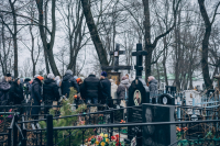 В день памяти святителя Афанасия Великого, митрополит Орловский и Болховский Тихон совершил заупокойную литию на могиле блаженного старца Афанасия Сайко, расположенной на Крестительском кладбище города Орла. 31 января 2025 года.