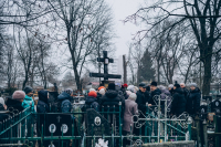 В день памяти святителя Афанасия Великого, митрополит Орловский и Болховский Тихон совершил заупокойную литию на могиле блаженного старца Афанасия Сайко, расположенной на Крестительском кладбище города Орла. 31 января 2025 года.
