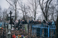 В день памяти святителя Афанасия Великого, митрополит Орловский и Болховский Тихон совершил заупокойную литию на могиле блаженного старца Афанасия Сайко, расположенной на Крестительском кладбище города Орла. 31 января 2025 года.