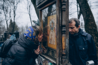 В день памяти святителя Афанасия Великого, митрополит Орловский и Болховский Тихон совершил заупокойную литию на могиле блаженного старца Афанасия Сайко, расположенной на Крестительском кладбище города Орла. 31 января 2025 года.