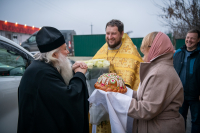В Неделю 26-ю по Пятидесятнице, день памяти святой великомученицы Екатерины, митрополит Орловский и Болховский Тихон совершил Божественную литургию в храме священноисповедника Георгия Коссова в микрорайоне Болховский города Орла, 7 декабря 2025 года.