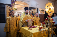В Неделю 26-ю по Пятидесятнице, день памяти святой великомученицы Екатерины, митрополит Орловский и Болховский Тихон совершил Божественную литургию в храме священноисповедника Георгия Коссова в микрорайоне Болховский города Орла, 7 декабря 2025 года.