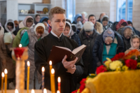 В Неделю 26-ю по Пятидесятнице, день памяти святой великомученицы Екатерины, митрополит Орловский и Болховский Тихон совершил Божественную литургию в храме священноисповедника Георгия Коссова в микрорайоне Болховский города Орла, 7 декабря 2025 года.