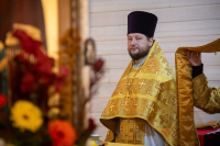 В Неделю 26-ю по Пятидесятнице, день памяти святой великомученицы Екатерины, митрополит Орловский и Болховский Тихон совершил Божественную литургию в храме священноисповедника Георгия Коссова в микрорайоне Болховский города Орла, 7 декабря 2025 года.