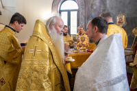 В Неделю 19-ю по Пятидесятнице, преподобного Харитона Исповедника, преподобных схимонаха Кирилла и схимонахини Марии, родителей преподобного Сергия Радонежского, Собора преподобных отцов Киево-Печерских, в Ближних пещерах почивающих, Обре́тения мощей преподобномученицы великой княгини Елисаветы,митрополит Орловский и Болховский Тихон возглавил Божественную литургию и совершил две хиротонии в храме святой блаженной Матроны Московской города Орла. 11 октября 2026 года.