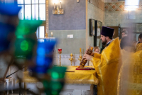В день памяти священномученика Иерофея, епископа Афинского, и обретения мощей святителей Гурия, архиепископа Казанского, и Варсонофия, епископа Тверского, митрополит Орловский и Болховский Тихон возглавил Божественную литургию в храме Казанской иконы Божией Матери города Орла, 17 октября 2026 года