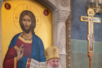 В день памяти священномученика Иерофея, епископа Афинского, и обретения мощей святителей Гурия, архиепископа Казанского, и Варсонофия, епископа Тверского, митрополит Орловский и Болховский Тихон возглавил Божественную литургию в храме Казанской иконы Божией Матери города Орла, 17 октября 2026 года