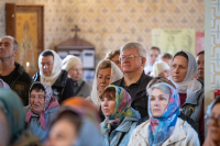 В день памяти священномученика Иерофея, епископа Афинского, и обретения мощей святителей Гурия, архиепископа Казанского, и Варсонофия, епископа Тверского, митрополит Орловский и Болховский Тихон возглавил Божественную литургию в храме Казанской иконы Божией Матери города Орла, 17 октября 2026 года