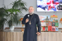 Благочинный Троснянско-Кромского района, настоятель Свято-Никольского храма протоиерей Виктор Титов благословил будущих защитников Отечества, 19 октября 2026 года Благочинный Троснянско-Кромского района, настоятель Свято-Никольского храма протоиерей Виктор Титов благословил будущих защитников Отечества, 19 октября 2026 года