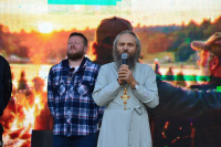 В Подмосковье завершился ежегодный фестиваль «Пилигрим Экспо АБУНАФЕСТ Автодомфест», одним из основателей которого является благочинный Мценского округа протоиерей Владимир Герченов. 25-27 сентября 2026 года, усадьба Гребнево.