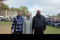 В Подмосковье завершился ежегодный фестиваль «Пилигрим Экспо АБУНАФЕСТ Автодомфест», одним из основателей которого является благочинный Мценского округа протоиерей Владимир Герченов. 25-27 сентября 2026 года, усадьба Гребнево.