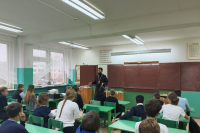 Настоятель Покровского храма города Мценска, иерей Александр Мележеев посетил учащихся городской общеобразовательной школы №9 и студентов медицинского колледжа, 20 октября 2026 года