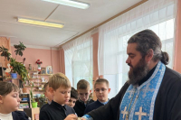 Настоятель Тихвинского храма села Кутафино архимандрит Афанасий(Голенко) посетил учеников начальной школы города Кромы, 20 октября 2026 года Настоятель Тихвинского храма села Кутафино архимандрит Афанасий(Голенко) посетил учеников начальной школы города Кромы, 20 октября 2026 года