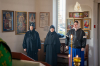 В день памяти преподобного Амвросия Оптинского, митрополит Орловский и Болховский Тихон возглавил Божественную Литургию в храме в честь воскрешения праведного Лазаря Четверодневного на Пашковском кладбище, 23 октября 2026 года