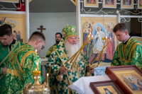В день памяти преподобного Амвросия Оптинского, митрополит Орловский и Болховский Тихон возглавил Божественную Литургию в храме в честь воскрешения праведного Лазаря Четверодневного на Пашковском кладбище, 23 октября 2026 года