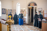 В день памяти преподобного Амвросия Оптинского, митрополит Орловский и Болховский Тихон возглавил Божественную Литургию в храме в честь воскрешения праведного Лазаря Четверодневного на Пашковском кладбище, 23 октября 2026 года