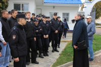 В рамках просветительской акции «Диалог со священником», курсанты и сотрудники Юридического института посетили Свято-Успенский мужской монастырь города Орла. 25 октября 2026 года
